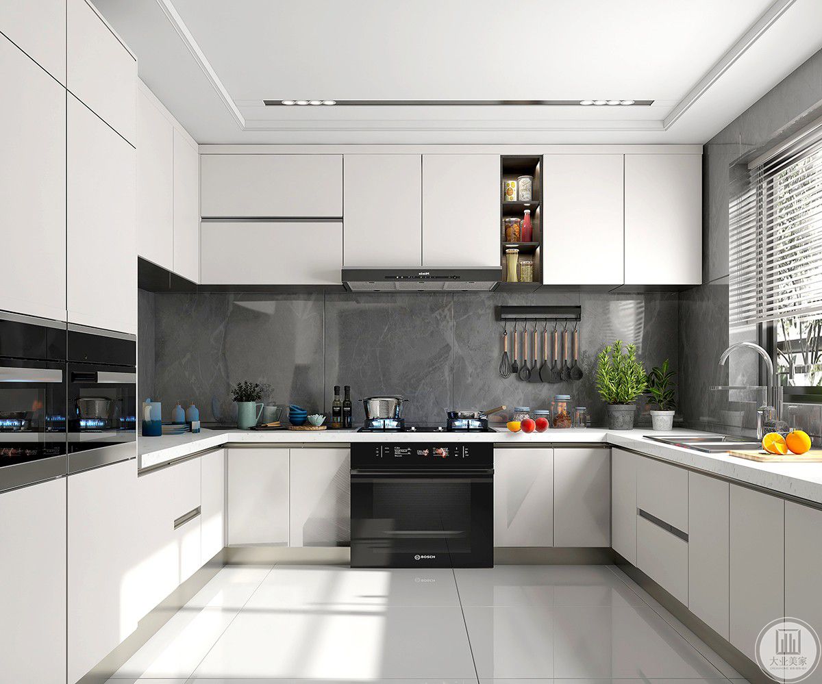 U字形厨房的设计，大大增加了整个空间的使用率