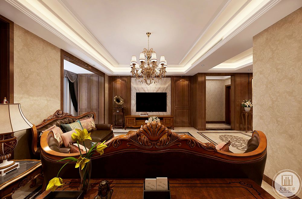 复古造型的组合沙发以及茶几都有上乘的质感，让美式古典风格进一步彰显