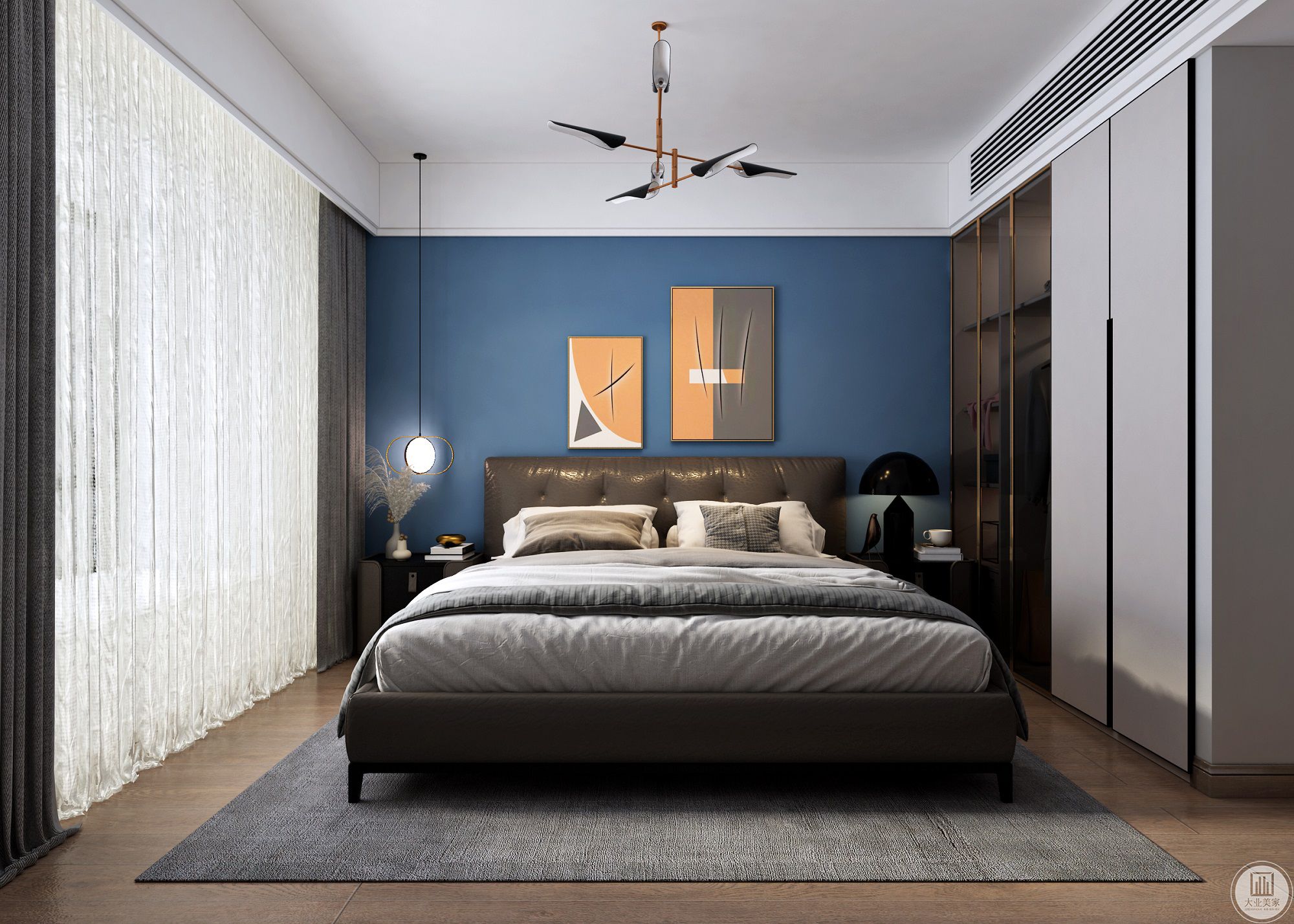主卧内优雅而又朴素的床，蓝色斑影的墙面搭配丝绒质感的灰色床品带着咖色的抱枕再次诠释了经典的品味