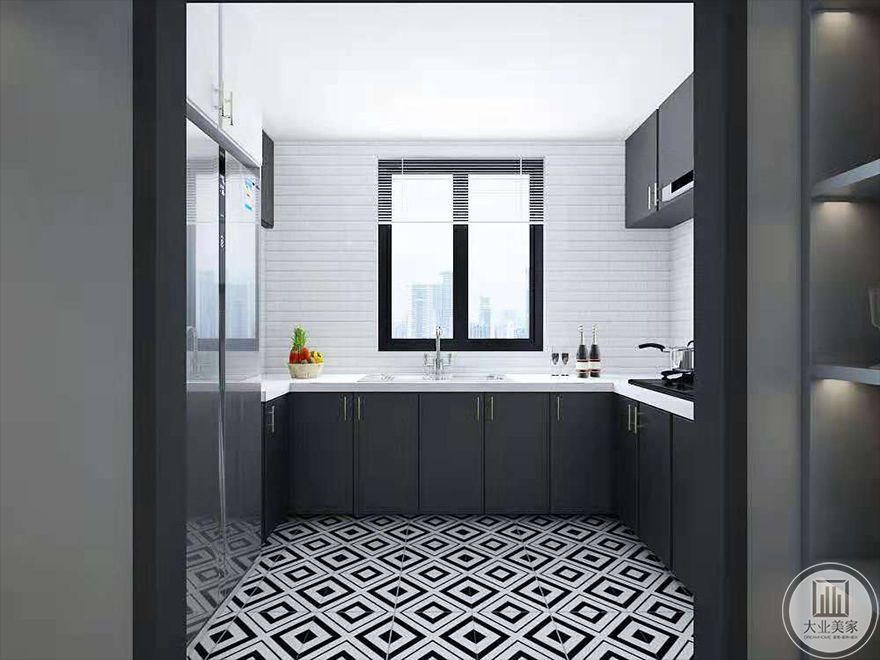 厨房采用经典的黑白配色，把复古感展示到底。黑白花砖铺设地面，做空间点缀，给空间多一丝活泼氛围，避免黑白带来的沉闷。